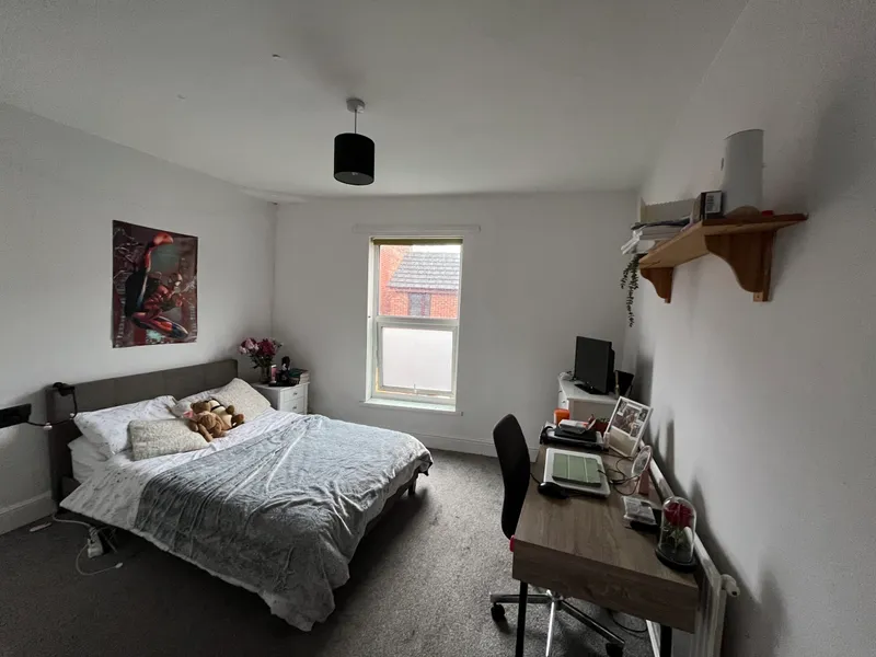 Large 3 Bed House // July 2026 - Image 2